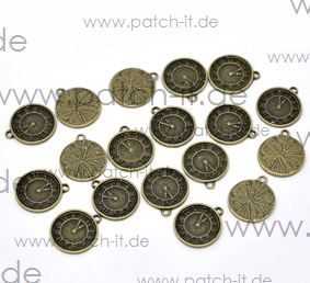Charms "Uhr" altmessing